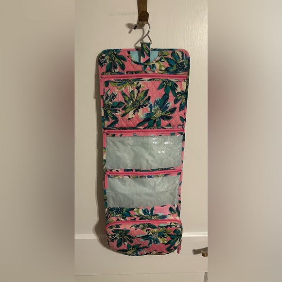 Vera Bradley hanging travel organizer. - Picture 1 of 4